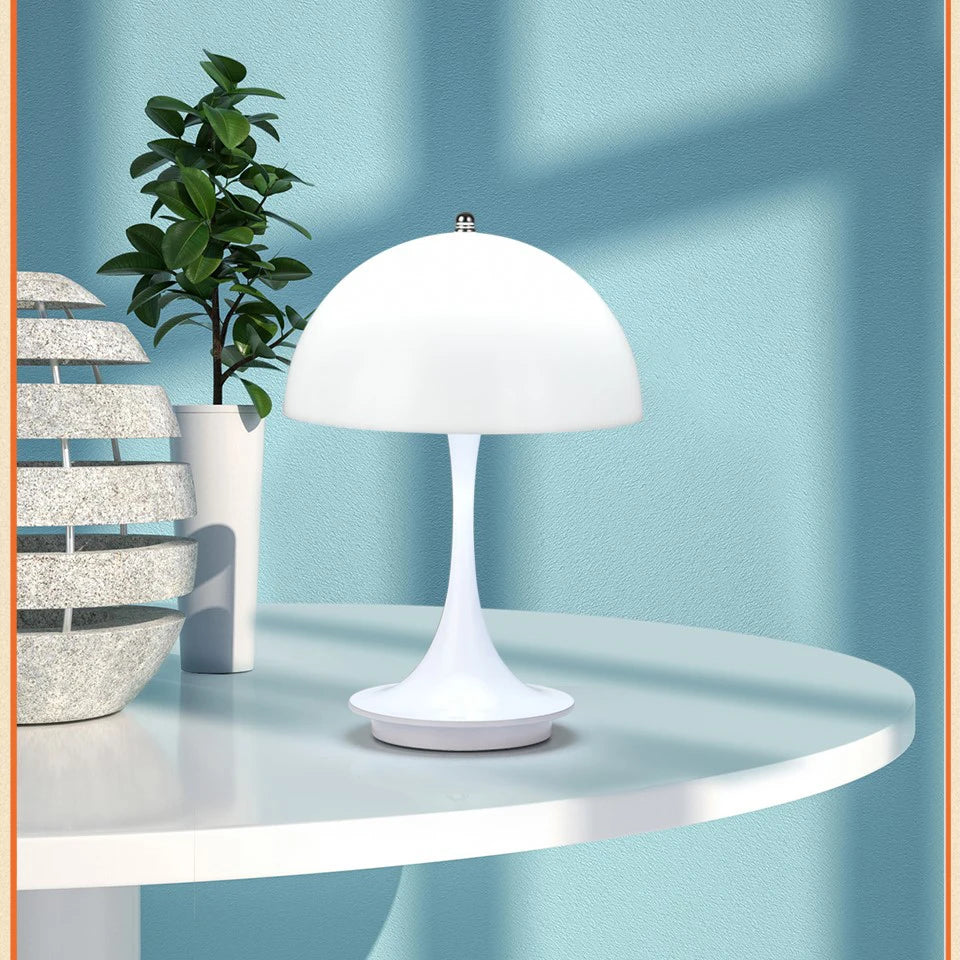 Kompakte Pilz-Tischlampe mit USB-Ladung & Touch-Dimmung – blütenknospenförmiges Design, ideal als dekoratives Nachtlicht im Schlafzimmer.