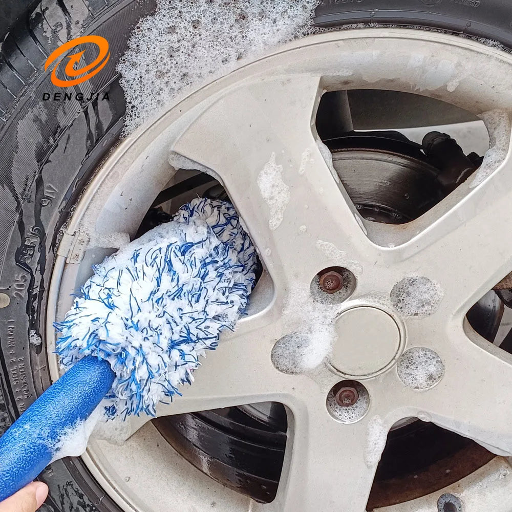 Plüsch-Mikrofaserbürste für Felgen und Reifen – schonende Reinigung, effektiv gegen Schmutz, ideal für die Autopflege.