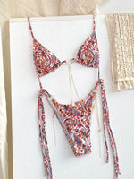 Set di Bikini Triangolo Sexy – Micro-Tanga con Dettagli in Catena e Design a Bandage in Motivi di Tendenza