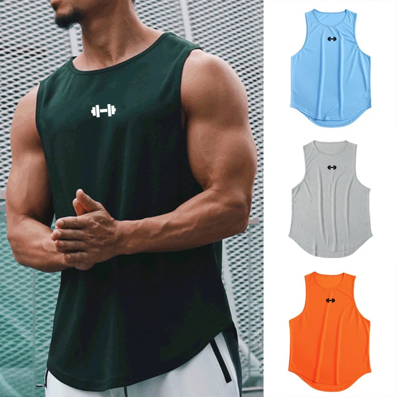 Leichtes, schnelltrocknendes Gym-Tanktop – locker geschnitten, atmungsaktiv und ideal fürs Training oder sportliche Streetwear.