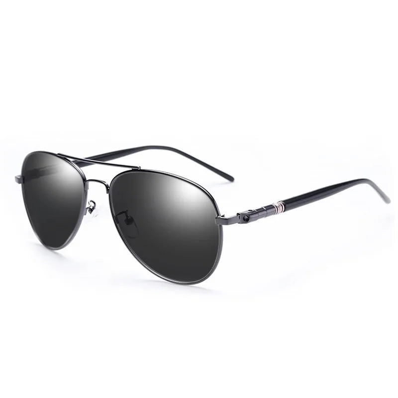 Polarisierte Piloten-Sonnenbrille mit farbig verspiegelten Gläsern – unisex, UV400-Schutz und ideal zum Fahren & für sonnige Tage.