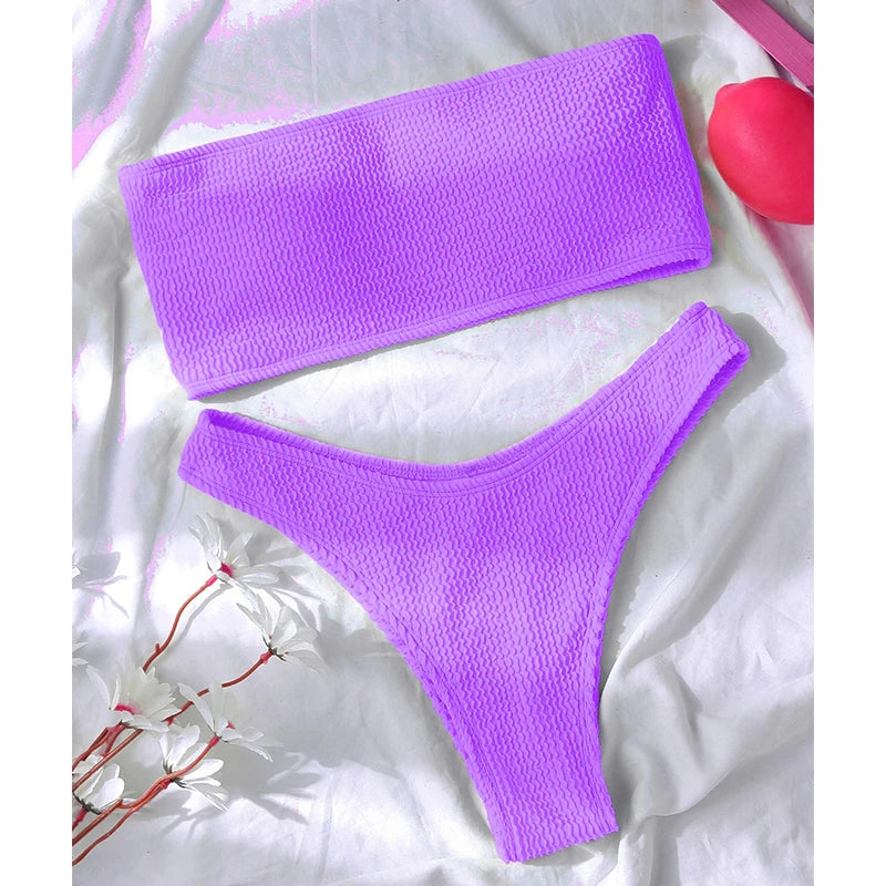 Modischer Bikini – Hochgeschnittener Badeanzug im Brazilian Style