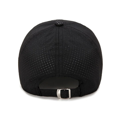 Leichte Mesh-Snapback Cap – schnell trocknend, atmungsaktiv und verstellbar für draußen.
