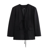 Oversized Blazer – Lässiger schwarzer Blazer mit V-Ausschnitt, Schleifendetail und Taschen im Streetwear-Stil