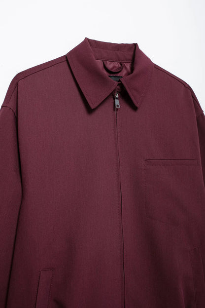 Locker geschnittene Bomberjacke und Rock mit Reißverschluss – retro, bequem und ideal für stylische Layering-Outfits.