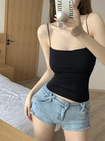 Ärmelloses Falten-Top mit dünnen Trägern – Figurbetontes Kurz-Top in schlichtem Design