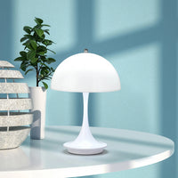 Kompakte Pilz-Tischlampe mit USB-Ladung & Touch-Dimmung – blütenknospenförmiges Design, ideal als dekoratives Nachtlicht im Schlafzimmer.