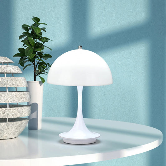 Kompakte Pilz-Tischlampe mit USB-Ladung & Touch-Dimmung – blütenknospenförmiges Design, ideal als dekoratives Nachtlicht im Schlafzimmer.