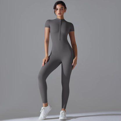 Figurbetonter Sport-Bodysuit mit Push-up-Effekt – atmungsaktiv, schnelltrocknend und ideal für Yoga, Gym oder Workout.