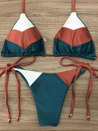 Micro-Bikini – Thong-Design mit tropischem Print und String-Details