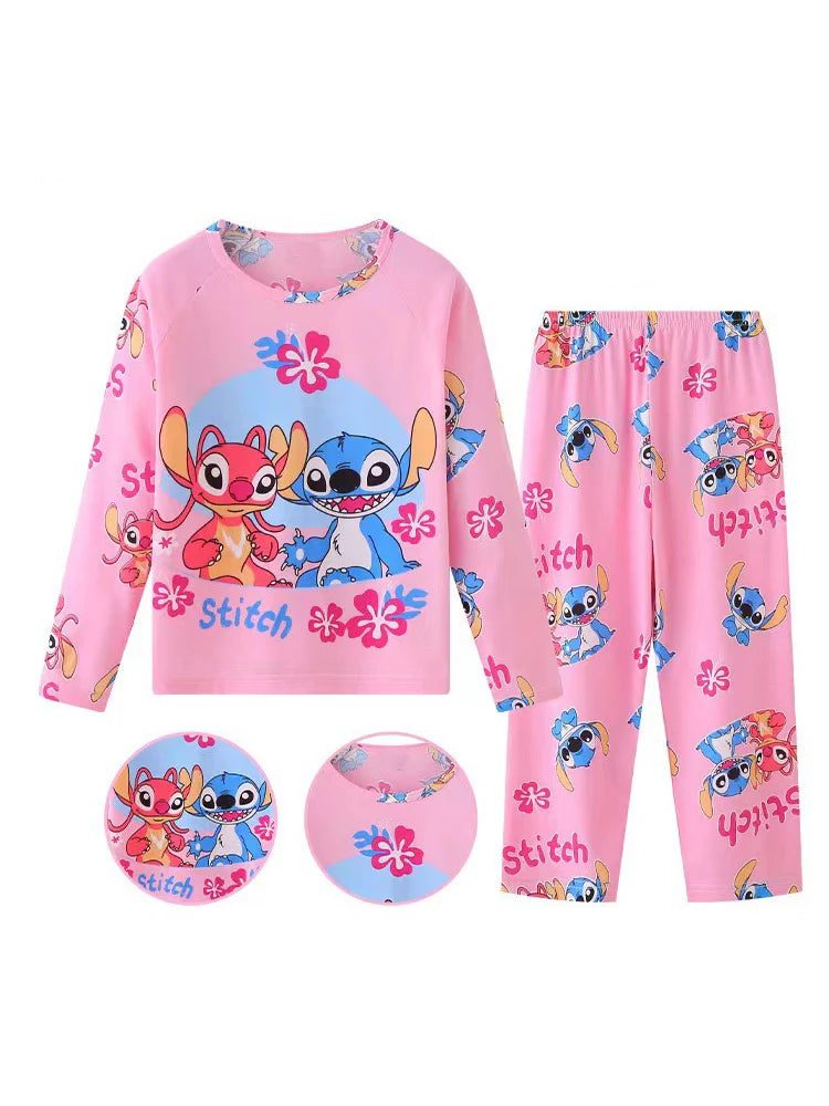 Kinder-Schlafanzug mit Stitch-Print – zweiteilig, weich und perfekt für gemütliche Nächte im Frühling.