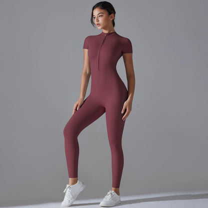 Sportlicher Einteiler – Kurzarm-Jumpsuit mit Reißverschluss und Push-Up-Effekt für Fitness und Workout