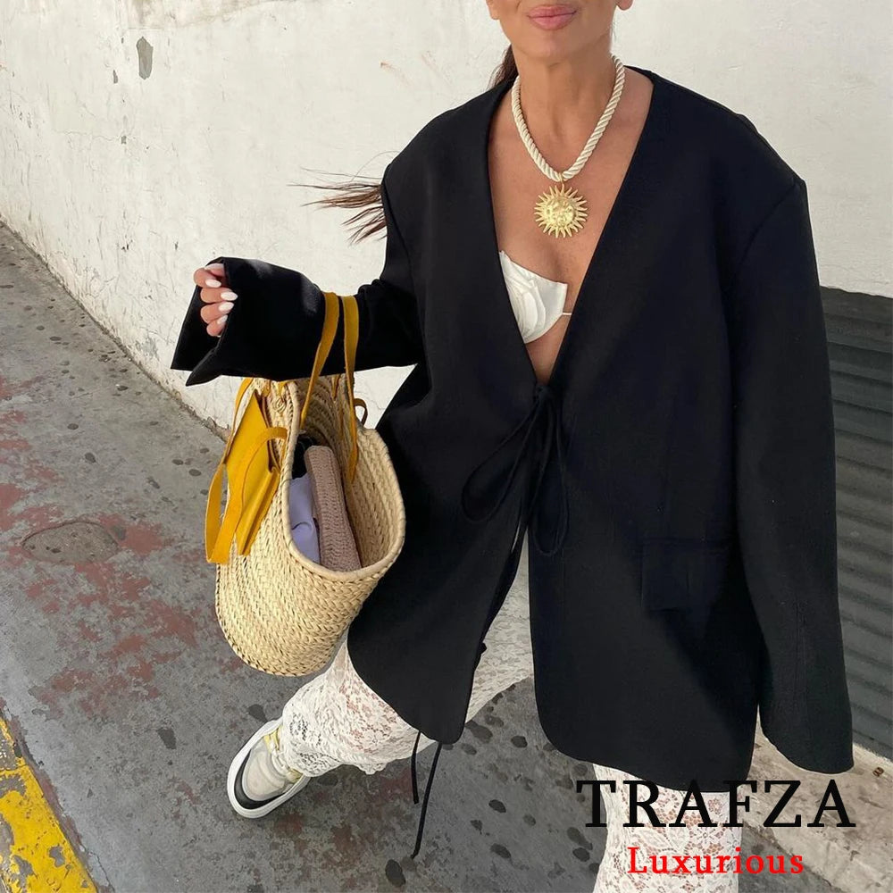 Oversized Blazer – Lässiger schwarzer Blazer mit V-Ausschnitt, Schleifendetail und Taschen im Streetwear-Stil