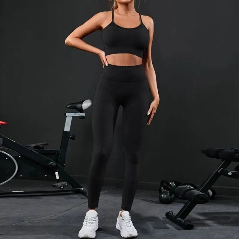 Nahtloses 2-teiliges Yoga-Set mit High-Waist-Leggings – bequem, formend und ideal für Fitness, Workout oder entspannte Sessions.