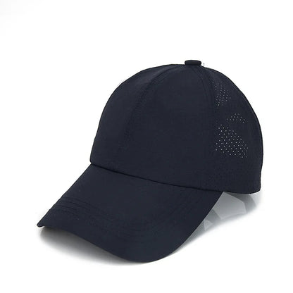 Schnelltrocknende Mesh-Baseball Cap mit Zopfloch – sportlicher Look in Unifarbe.