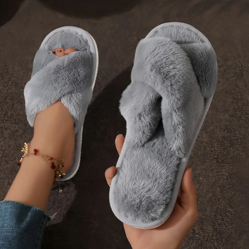 Flauschige Hausschuhe – leicht, warm und superweich, ideal für gemütliche Stunden zu Hause.