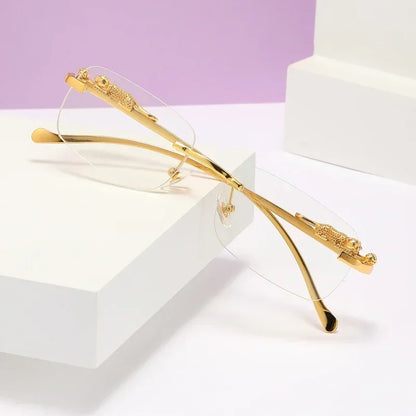 Rechteckige, randlose Sonnenbrille mit Metall-Scharnier & Cheetah-Details – unisex, retro & stylish mit UV400-Schutz für sonnige Tage.