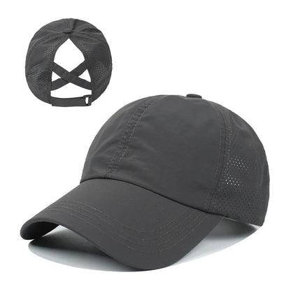 Schnelltrocknende Mesh-Baseball Cap mit Zopfloch – sportlicher Look in Unifarbe.