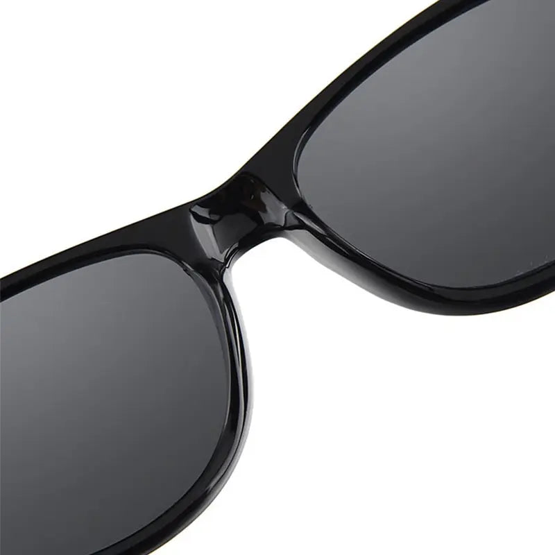 Klassische Unisex-Sonnenbrille im günstigen Promo-Style – leicht, vielseitig und ideal als Alltagsbegleiter bei Sonne.
