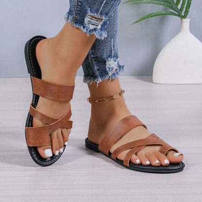 Flache Zehensandalen mit eckiger Spitze und Kreuzriemen – minimalistisch, bequem und ideal für warme Tage