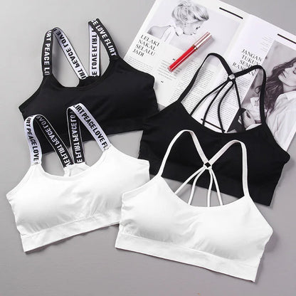 Nahtloser Sport-Bra mit Push-up-Effekt – atmungsaktiv, stützend und ideal für intensives Training oder Yoga.