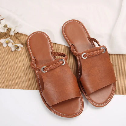 Flache Zehensandalen mit eckiger Spitze und Kreuzriemen – minimalistisch, bequem und ideal für warme Tage
