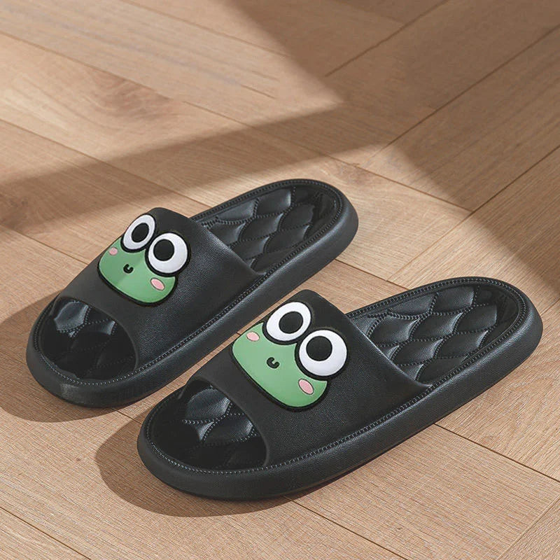 Rutschfeste Sommer-Slides mit Cartoon-Frosch-Design – weich, bequem und ideal für Strand, Bad oder Zuhause.