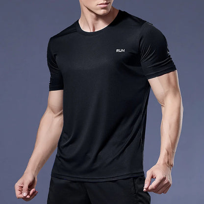 Schnelltrocknendes Sportshirt für Männer – eng anliegend, atmungsaktiv und perfekt für Jogging, Gym oder Fußball.