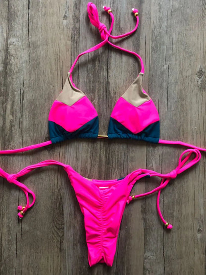 Micro-Bikini – Thong-Design mit tropischem Print und String-Details