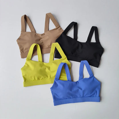 Nahtloses 2-teiliges Yoga-Set mit Sport-Bra und High-Waist-Shorts – bequem, elastisch und ideal für Fitness, Yoga oder Training.
