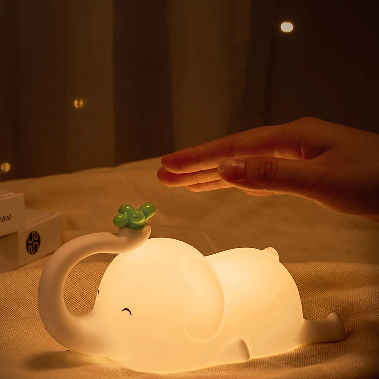 Elefanten-Nachtlampe aus Silikon für Kinder, dimmbar und mit Timer – ideales Schlummerlicht fürs Schlafzimmer oder Kinderbett.