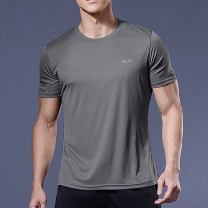 Schnelltrocknendes Sportshirt für Männer – eng anliegend, atmungsaktiv und perfekt für Jogging, Gym oder Fußball.