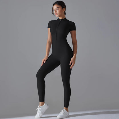 Sportlicher Einteiler – Kurzarm-Jumpsuit mit Reißverschluss und Push-Up-Effekt für Fitness und Workout