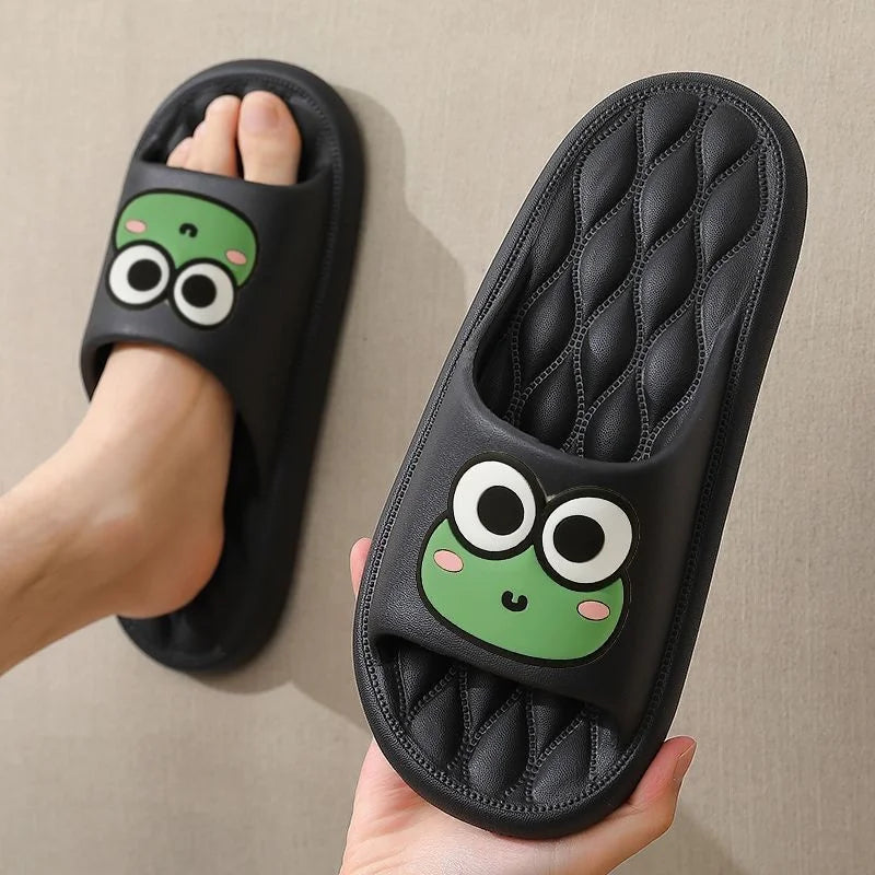 Rutschfeste Sommer-Slides mit Cartoon-Frosch-Design – weich, bequem und ideal für Strand, Bad oder Zuhause.