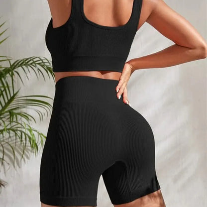 Nahtloses 2-teiliges Sportset mit geripptem Top und High-Waist-Shorts – atmungsaktiv, elastisch und perfekt für Workout oder Yoga.