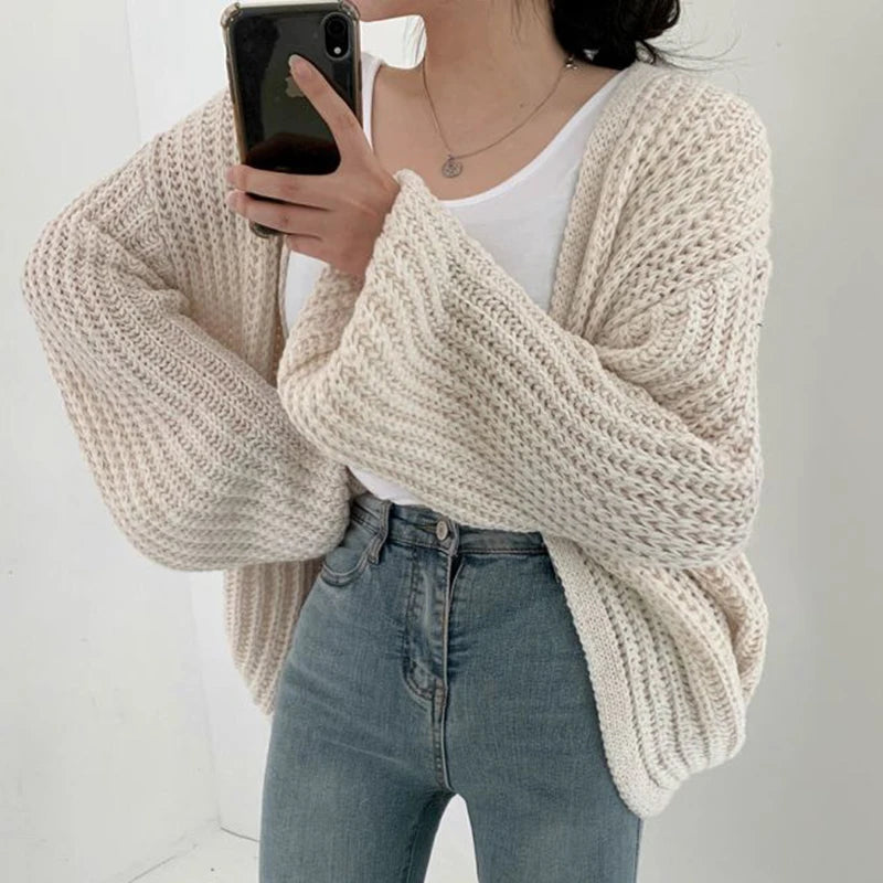 Vintage-Strickcardigan im Harajuku-Stil mit Puffärmeln – locker, cozy und perfekt für lässige Y2K- und Streetwear-Looks.