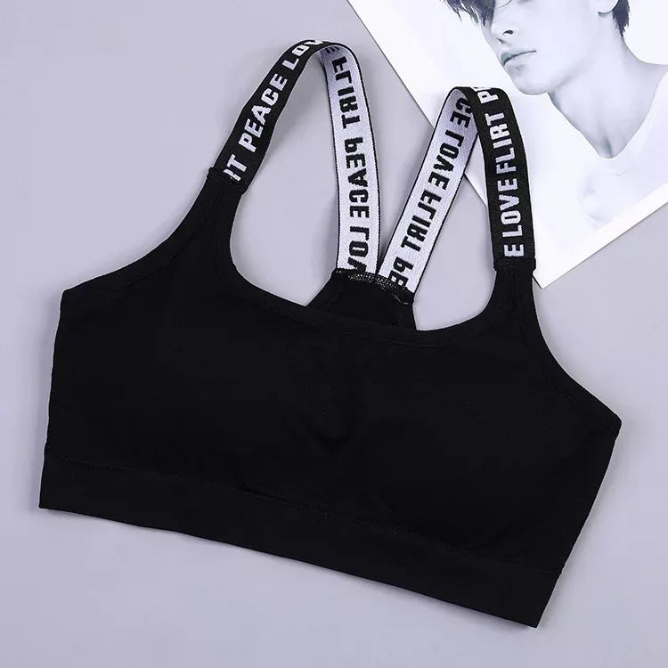 Nahtloser Sport-Bra mit Push-up-Effekt – atmungsaktiv, stützend und ideal für intensives Training oder Yoga.