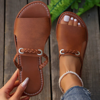 Flache Zehensandalen mit eckiger Spitze und Kreuzriemen – minimalistisch, bequem und ideal für warme Tage