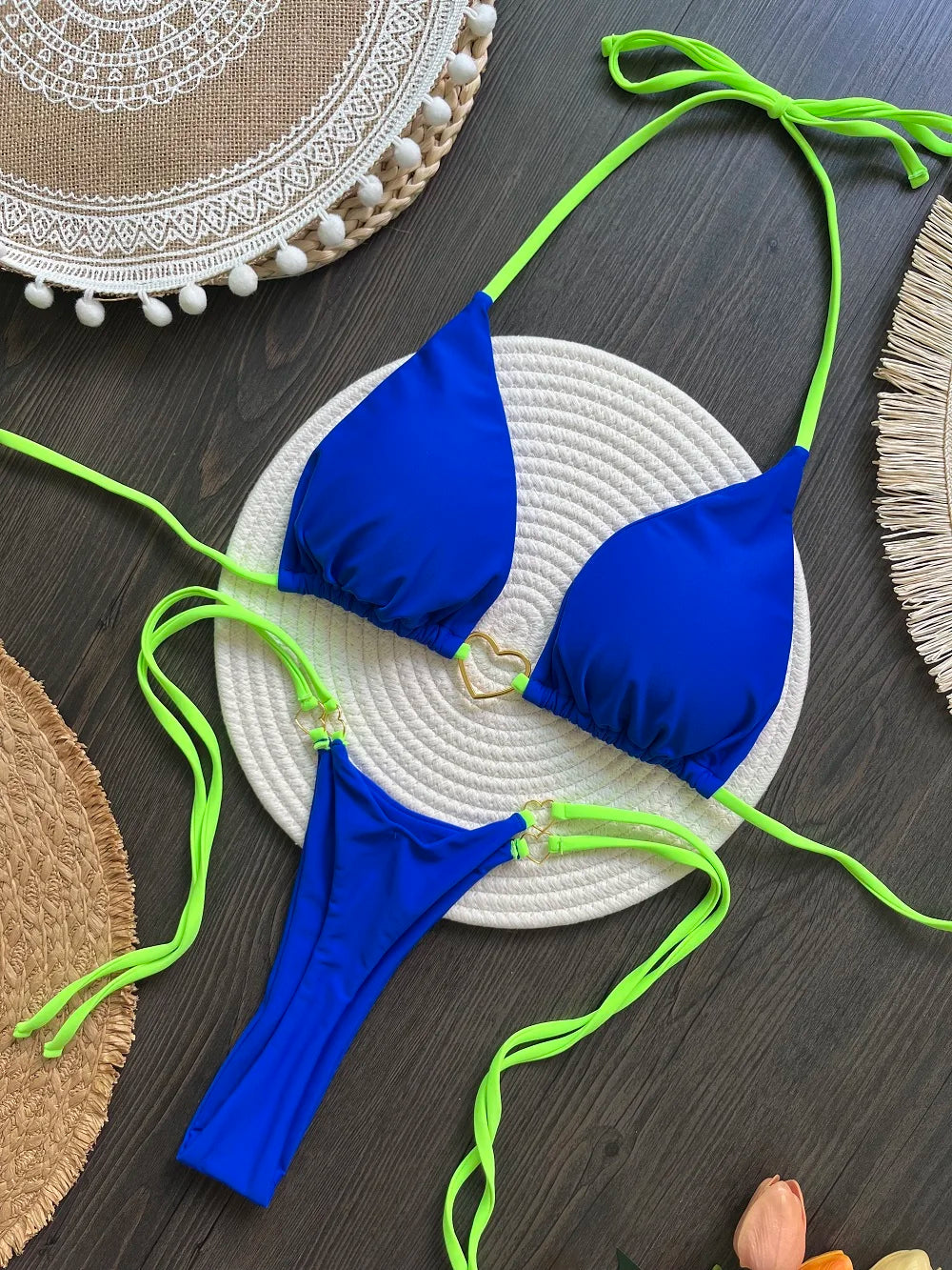 Halter-Bikini Set – Zweiteiliges Triangle-Thong Design in Uni-Farben
