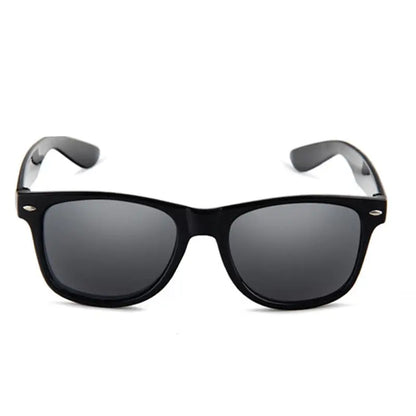 Klassische Unisex-Sonnenbrille im günstigen Promo-Style – leicht, vielseitig und ideal als Alltagsbegleiter bei Sonne.