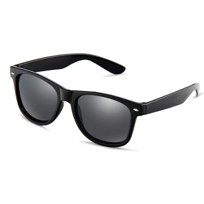 Klassische Unisex-Sonnenbrille im günstigen Promo-Style – leicht, vielseitig und ideal als Alltagsbegleiter bei Sonne.