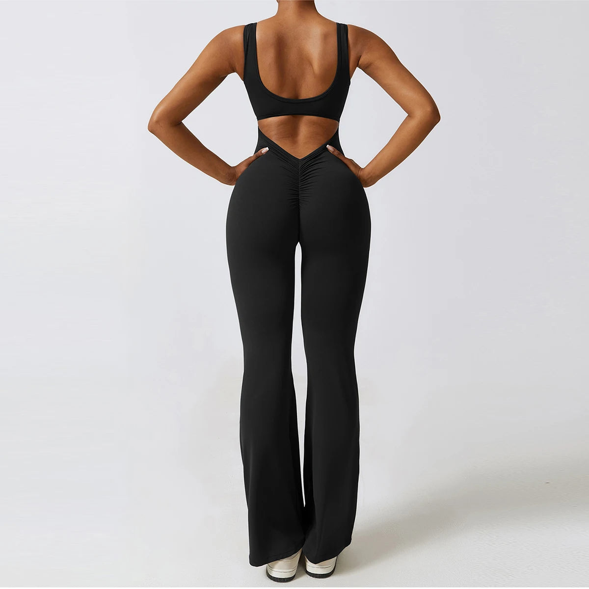 Jumpsuit de fitness avec décolleté en V dans le dos – extensible, ajusté et parfait pour le yoga, l'entraînement ou le workout.