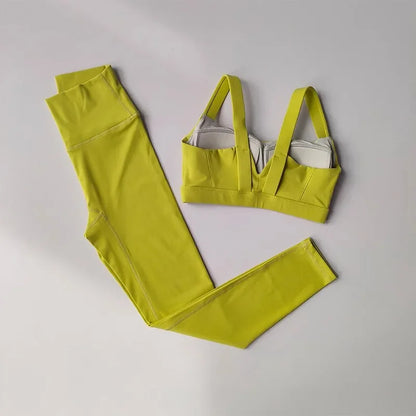 Nahtloses 2-teiliges Yoga-Set mit Sport-Bra und High-Waist-Shorts – bequem, elastisch und ideal für Fitness, Yoga oder Training.