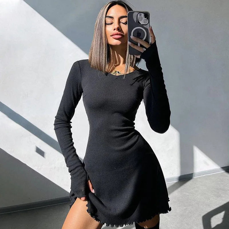 Langärmeliges Strick-Minikleid – Figurbetonter Streetwear-Look für trendige Auftritte