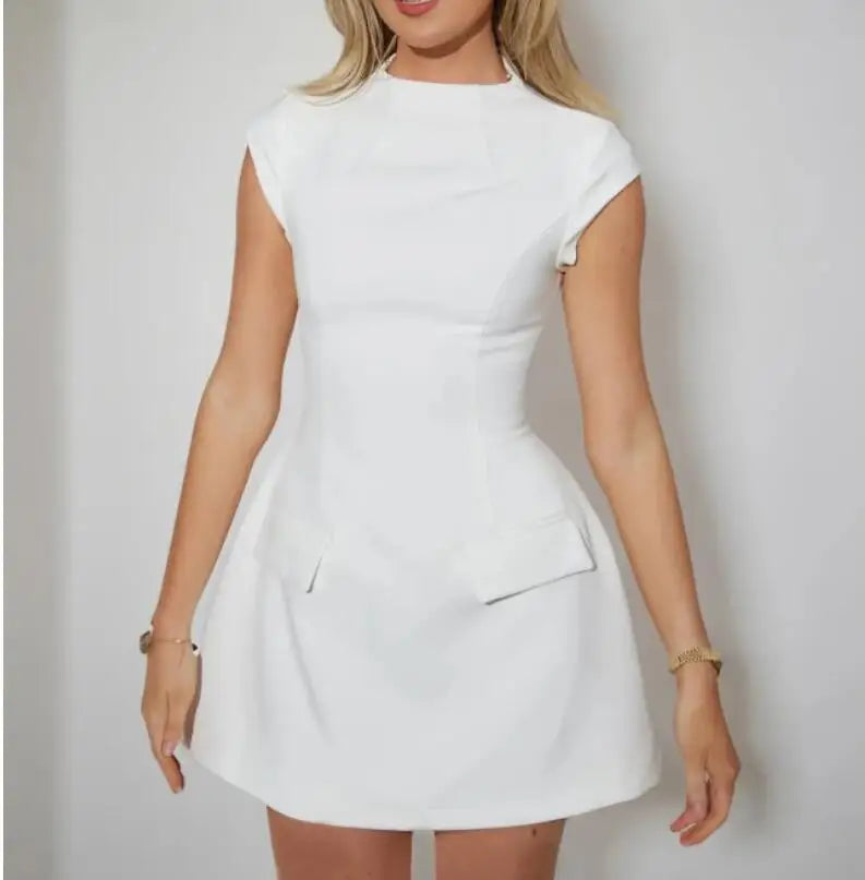 Elegantes A-Linien Minikleid – Zeitloses Kleid mit O-Ausschnitt und kurzen Ärmeln. Schlankes Design für einen stilvollen und selbstbewussten Auftritt.