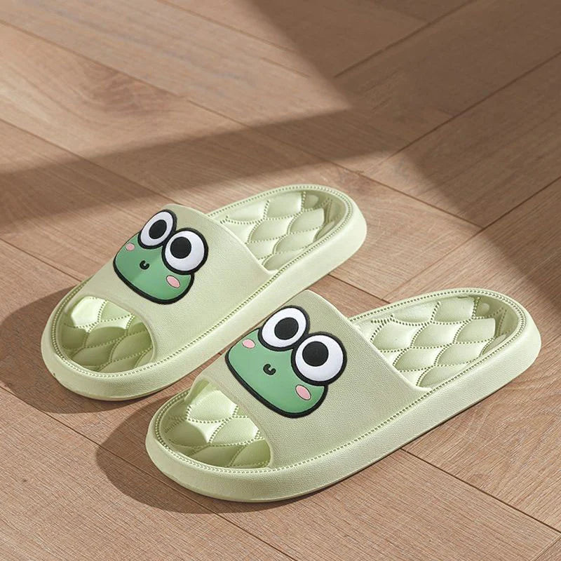 Rutschfeste Sommer-Slides mit Cartoon-Frosch-Design – weich, bequem und ideal für Strand, Bad oder Zuhause.