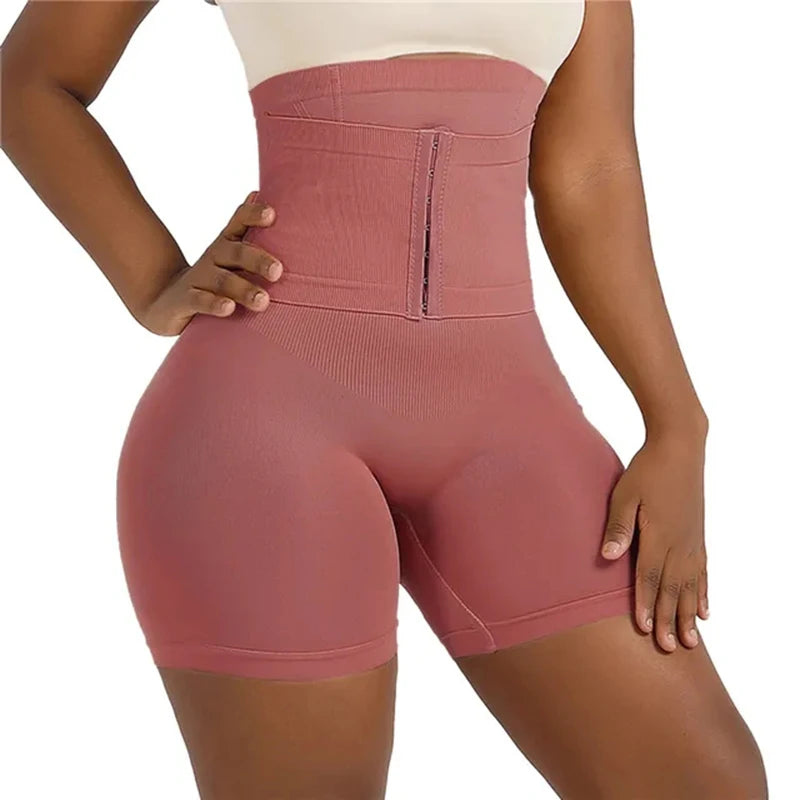 Shaping Shapewear Shorts – High-waisted panties with tummy control, butt lifting, and hook closure. Comfortable and effective shaping for a defined silhouette.