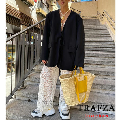 Oversized Blazer – Lässiger schwarzer Blazer mit V-Ausschnitt, Schleifendetail und Taschen im Streetwear-Stil