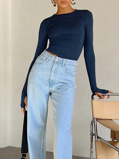 Fitted long-sleeve crop top with a round neckline and thumbholes – simple, stylish, and perfect for casual streetwear looks.