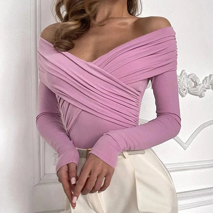 Schulterfreier Bodysuit – Eng anliegender Langarm-Body mit überkreuzten Falten im modernen Streetwear-Look